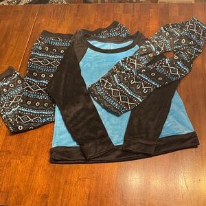 CuddlDuds Blue and Black Patterned Velour Pajama 3 piece Set